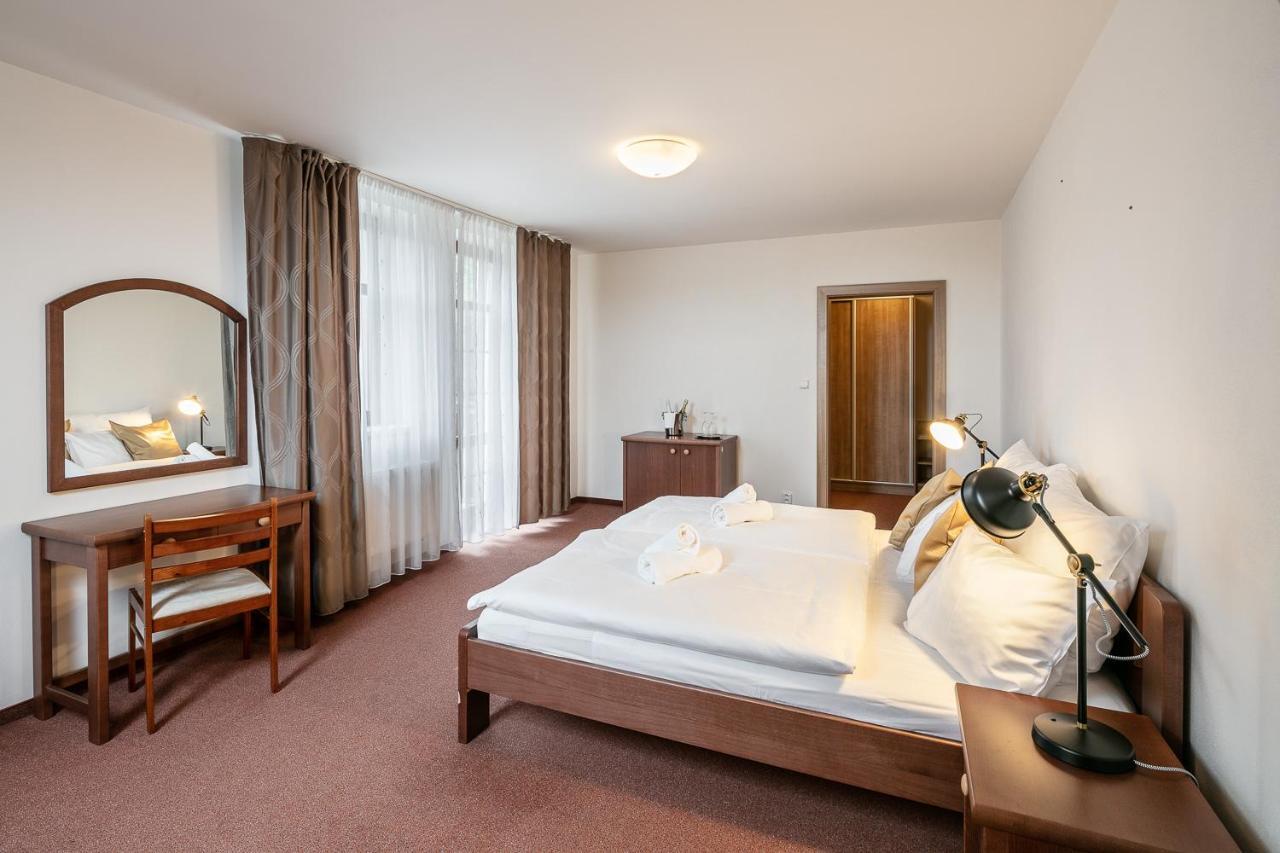 Pytloun Wellness Hotel Hasistejn Místo المظهر الخارجي الصورة