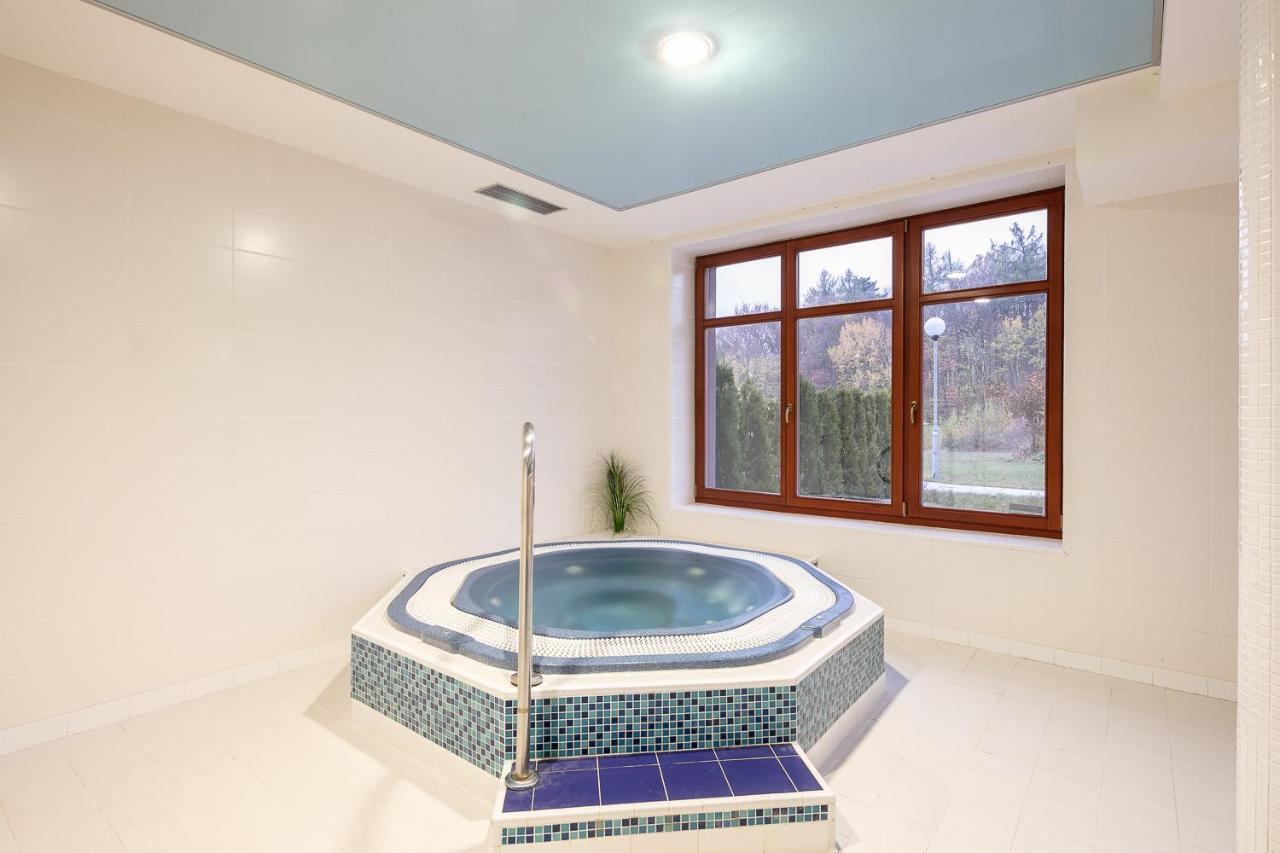 Pytloun Wellness Hotel Hasistejn Místo المظهر الخارجي الصورة